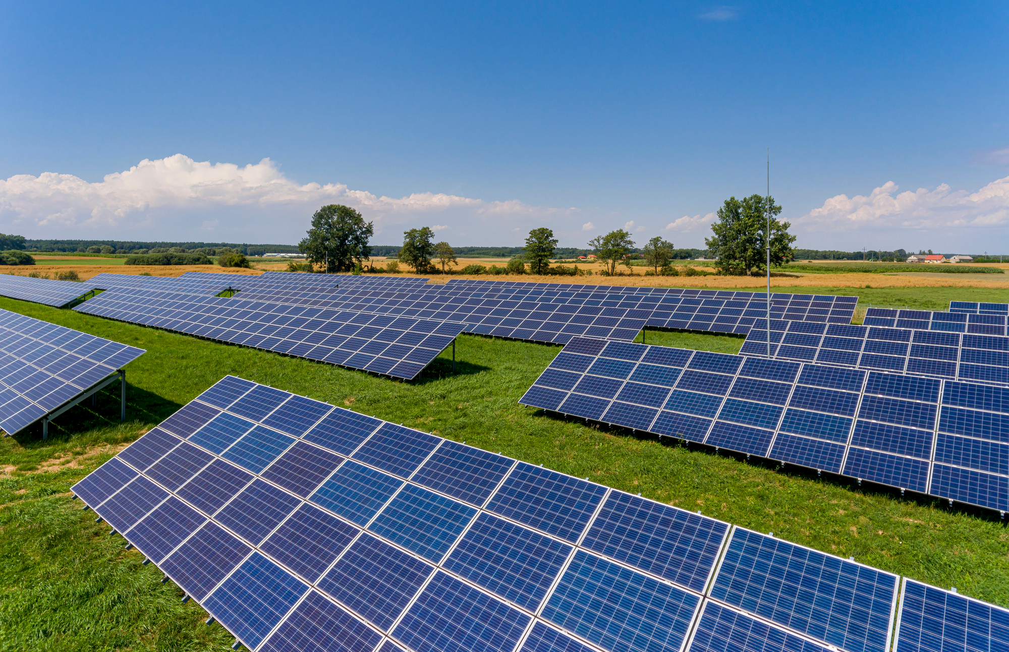 Energia Solar no Brasil e no Mundo: Crescimento, Tendências e Oportunidades para Empresas em 2026