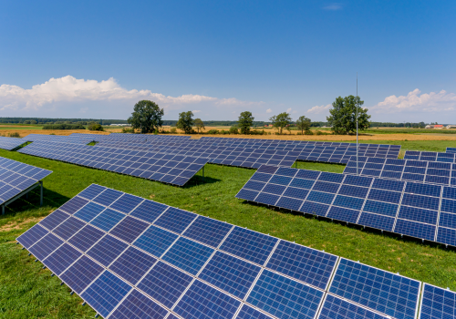 Energia Solar no Brasil e no Mundo: Crescimento, Tendências e Oportunidades para Empresas em 2026